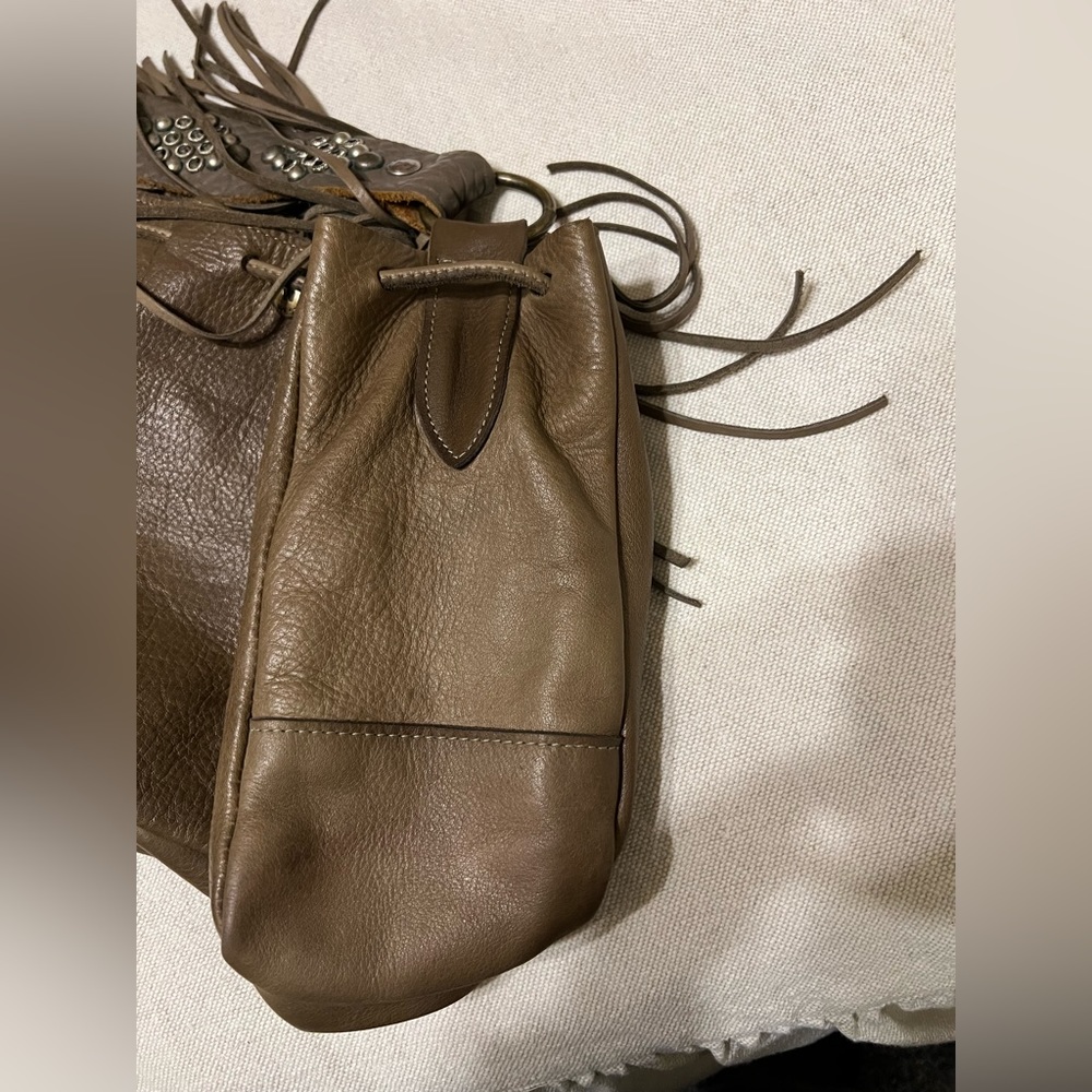 Two Bar West McFadin Leather Shoulder Bag - Picture 5 of 13
